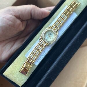 Elizabeth Taylor watch needs battery